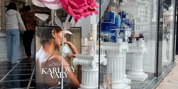 L'EAU DE SPA Butiques | CENTRAL APOTHEKE - shop window